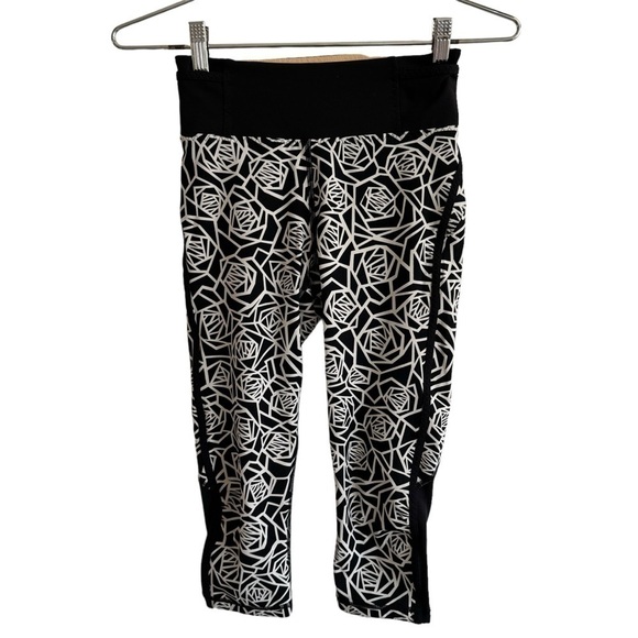 Lululemon Real Quick Crop *Full-On Luxtreme, Posey Black White/Black, Size 2 - Picture 7 of 12